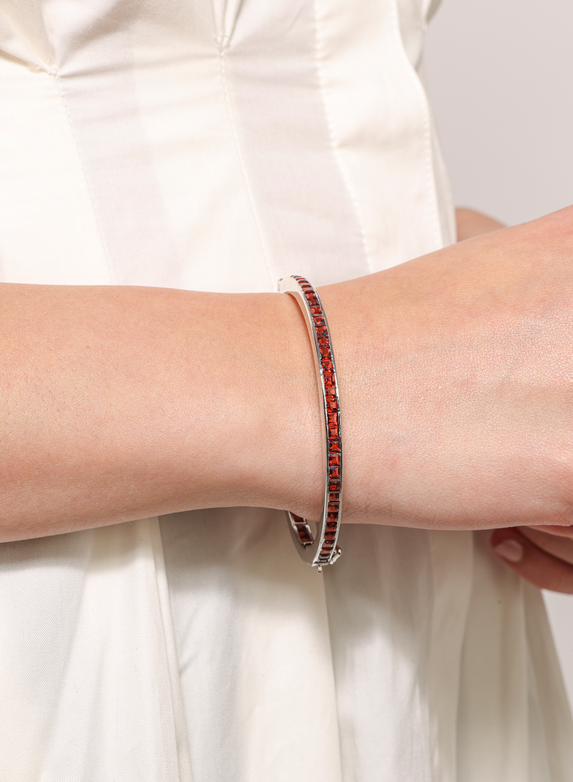 Garnet Bangle-Shaped Bracelet 4