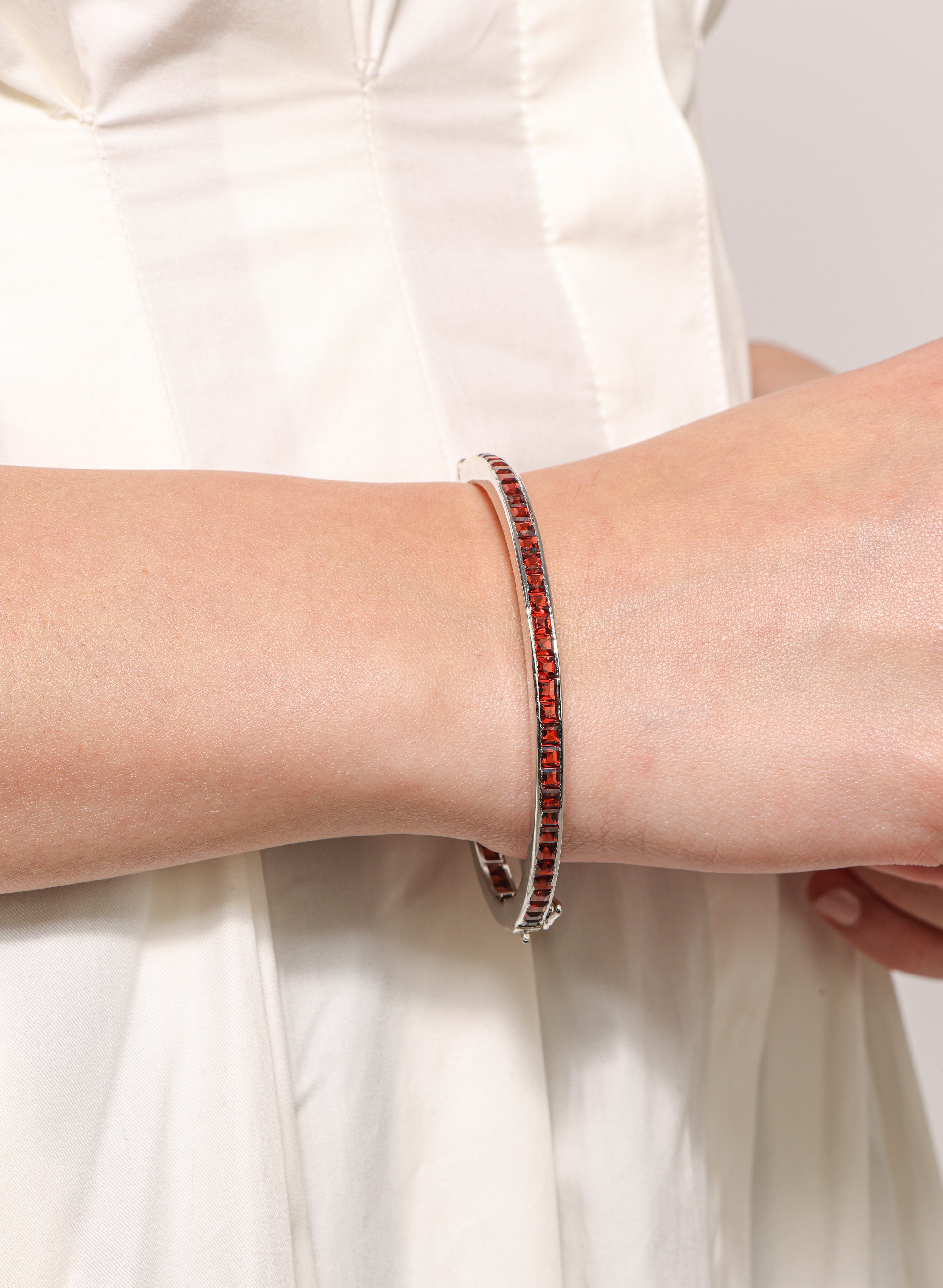 Garnet Bangle-Shaped Bracelet 4