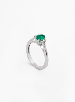 Emerald Dainty Ring 2