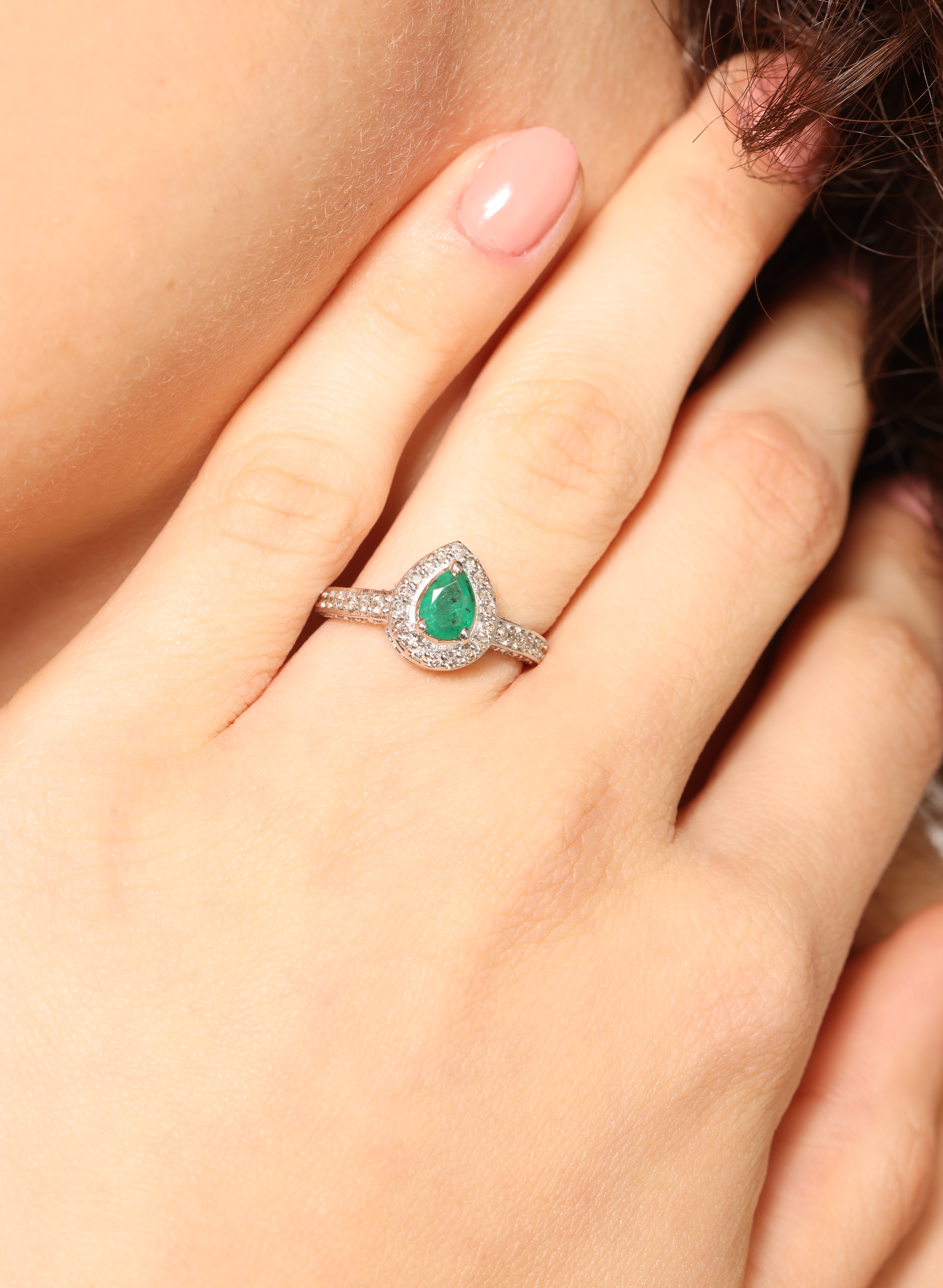 Emerald Engaging Ring 1